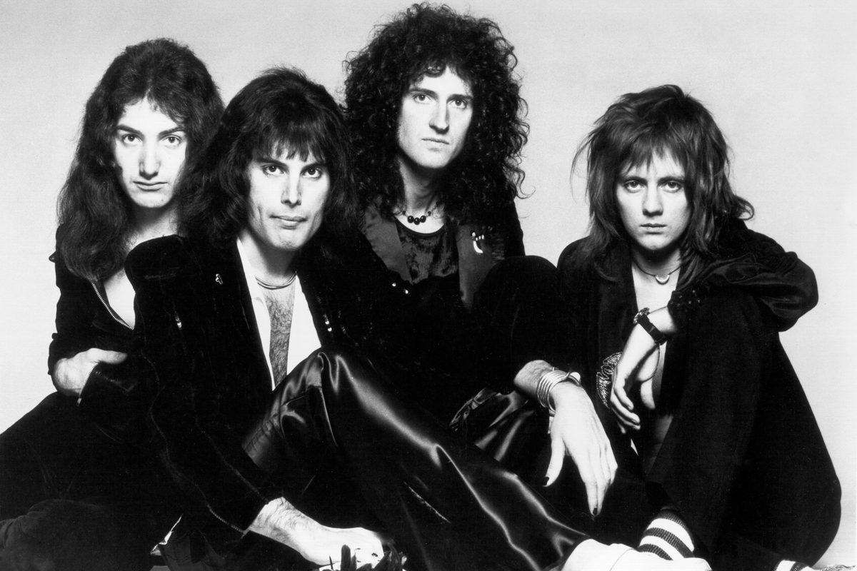 Queen pose for a photo, circa 1970