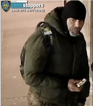 Alleged burglar wanted for targeting tattoo studio near Roosevelt Avenue in Downtown Flushing: NYPD – QNS