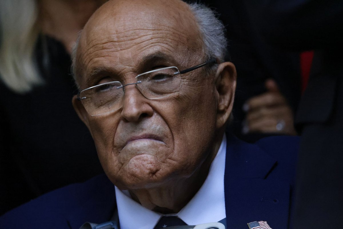 Ex-NYC Mayor Rudy Giuliani recovering from pneumonia, breathing on his own