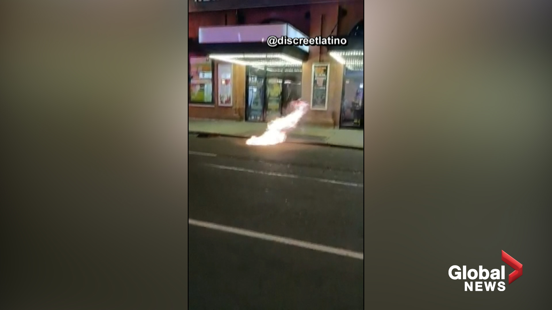Click to play video: 'Flames erupt from manhole covers in New York City’s Hells Kitchen'