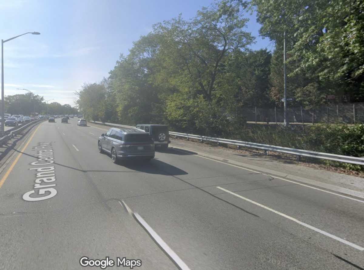 Senior killed by driver as she walked on Grand Central Parkway: cops