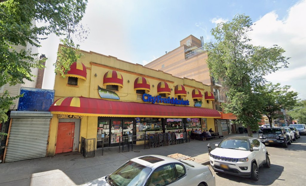 Man stabbed to death outside Brooklyn grocery store, second victim slashed