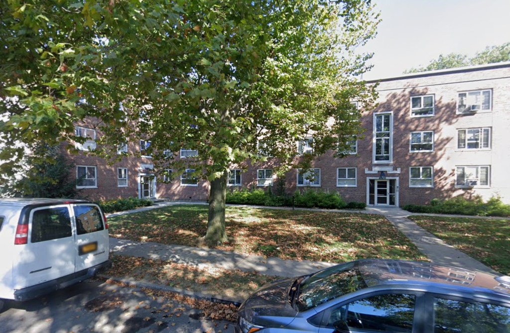 Man, 71, woman, 65, dead in double stabbing at Queens apartment building