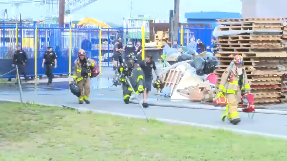 1 killed, dozens hurt in Staten Island dry dock explosion and fire – NBC New York