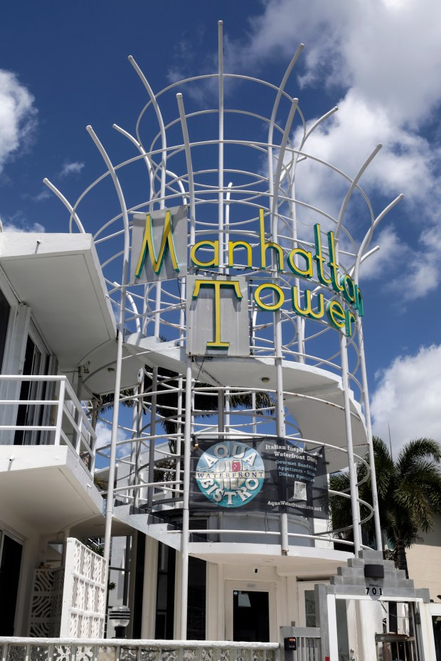 The Manhattan Tower at 701 Bayshore Drive in Fort Lauderdale is being replaced by a 13-story condo tower expected to begin construction next year. (Mike Stocker/South Florida Sun Sentinel)