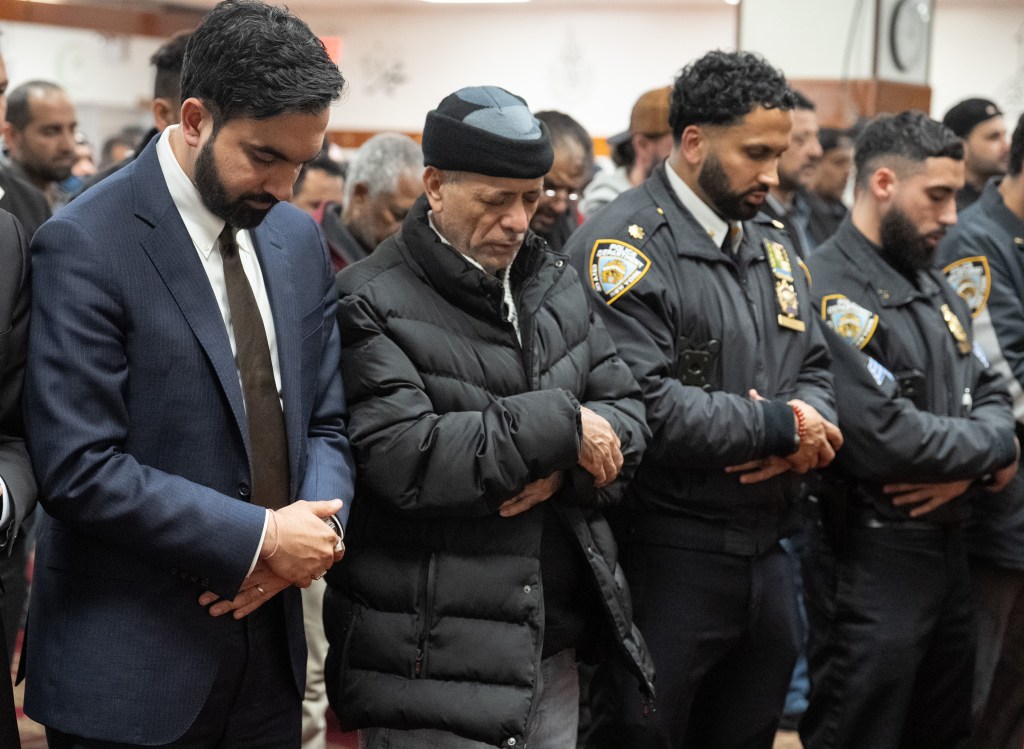Mayor and mourners crowd mosque for slain NYC deli clerk’s funeral before he’s laid to rest