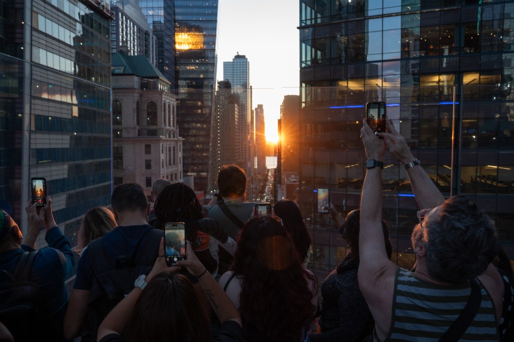 Manhattanhenge 2026 in NYC