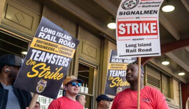 Monday rush hour chaos begins as LIRR strike enters first weekday
