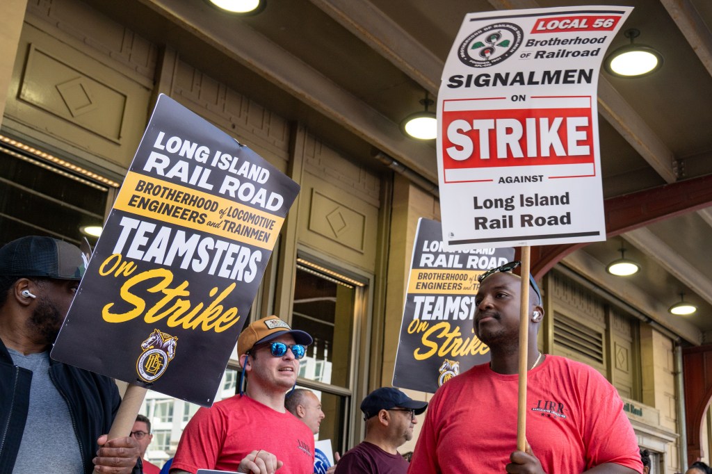Monday rush hour chaos begins as LIRR strike enters first weekday