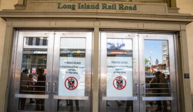 Gov. Hochul urges commuters to work from home if possible as LIRR strike continues