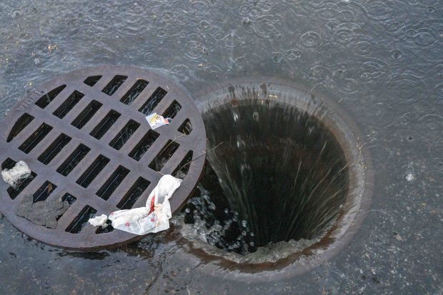 An open manhole cover is pictured on Brookville Blvd. at 147th Dr. in Queens on Saturday, March 23, 2024. (Theodore Parisienne for New York Daily News)