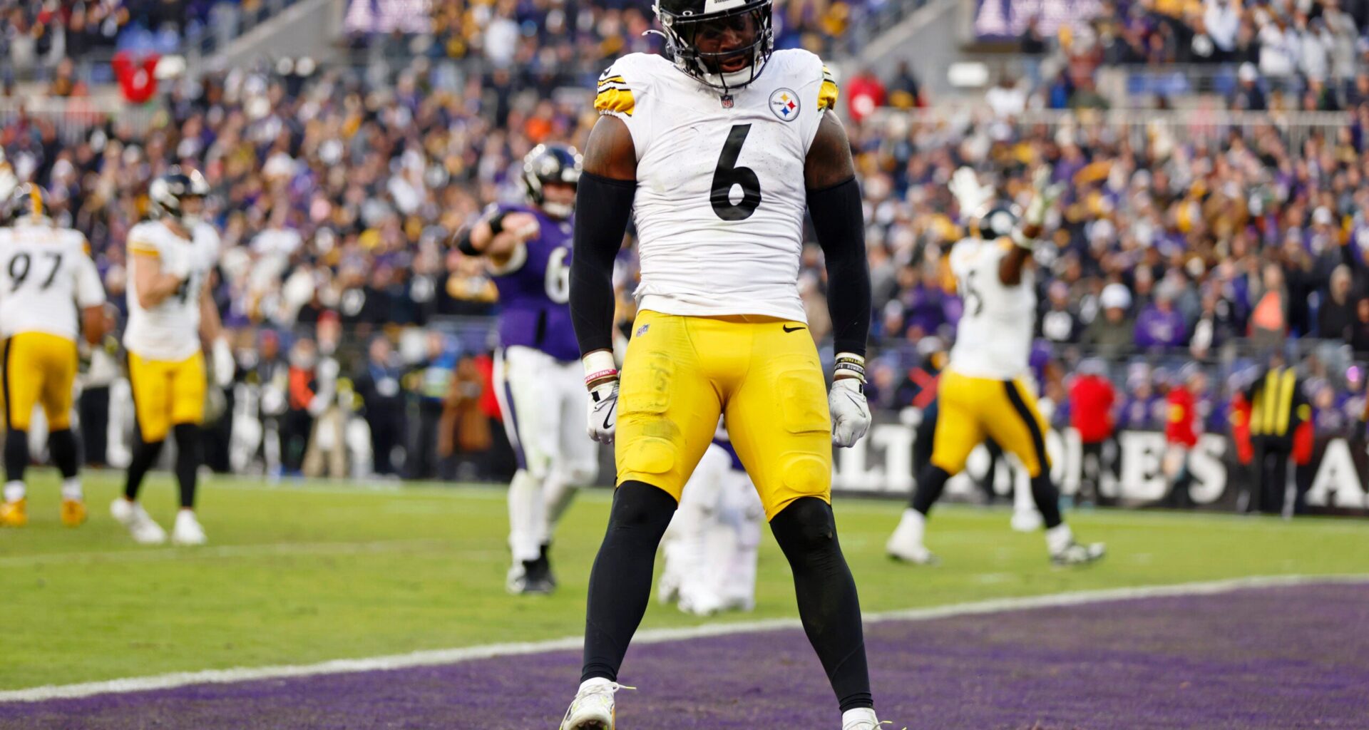 Dec 7, 2025; Baltimore, Maryland, USA; Pittsburgh Steelers linebacker Patrick Queen (6) reacts after a defensive stop against the Baltimore Ravens during the second half at M&T Bank Stadium.