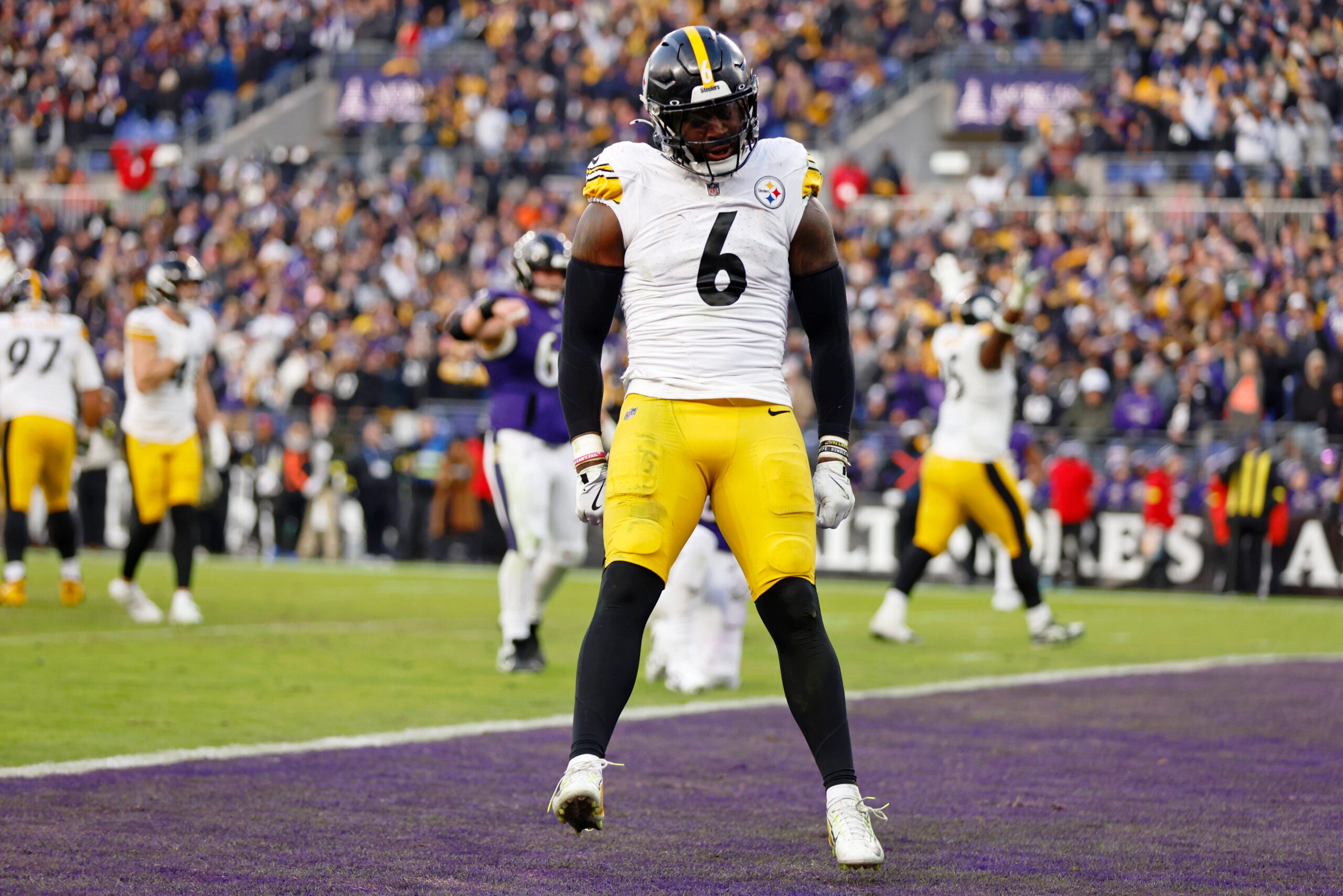 Dec 7, 2025; Baltimore, Maryland, USA; Pittsburgh Steelers linebacker Patrick Queen (6) reacts after a defensive stop against the Baltimore Ravens during the second half at M&T Bank Stadium.