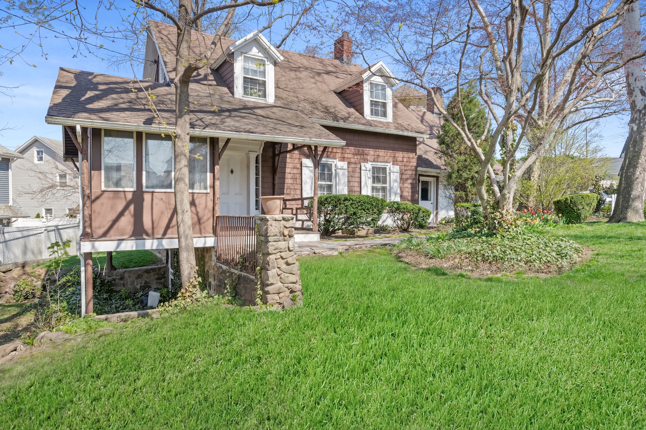 Step inside one of NYC’s oldest homes, now for sale on Staten Island