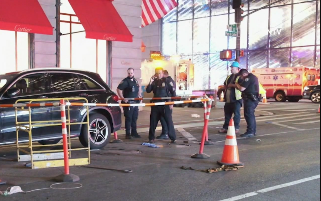 News 12 | Westchester | 56 Year Old Woman Dies After Falling Into Uncovered Manhole In Manhattan