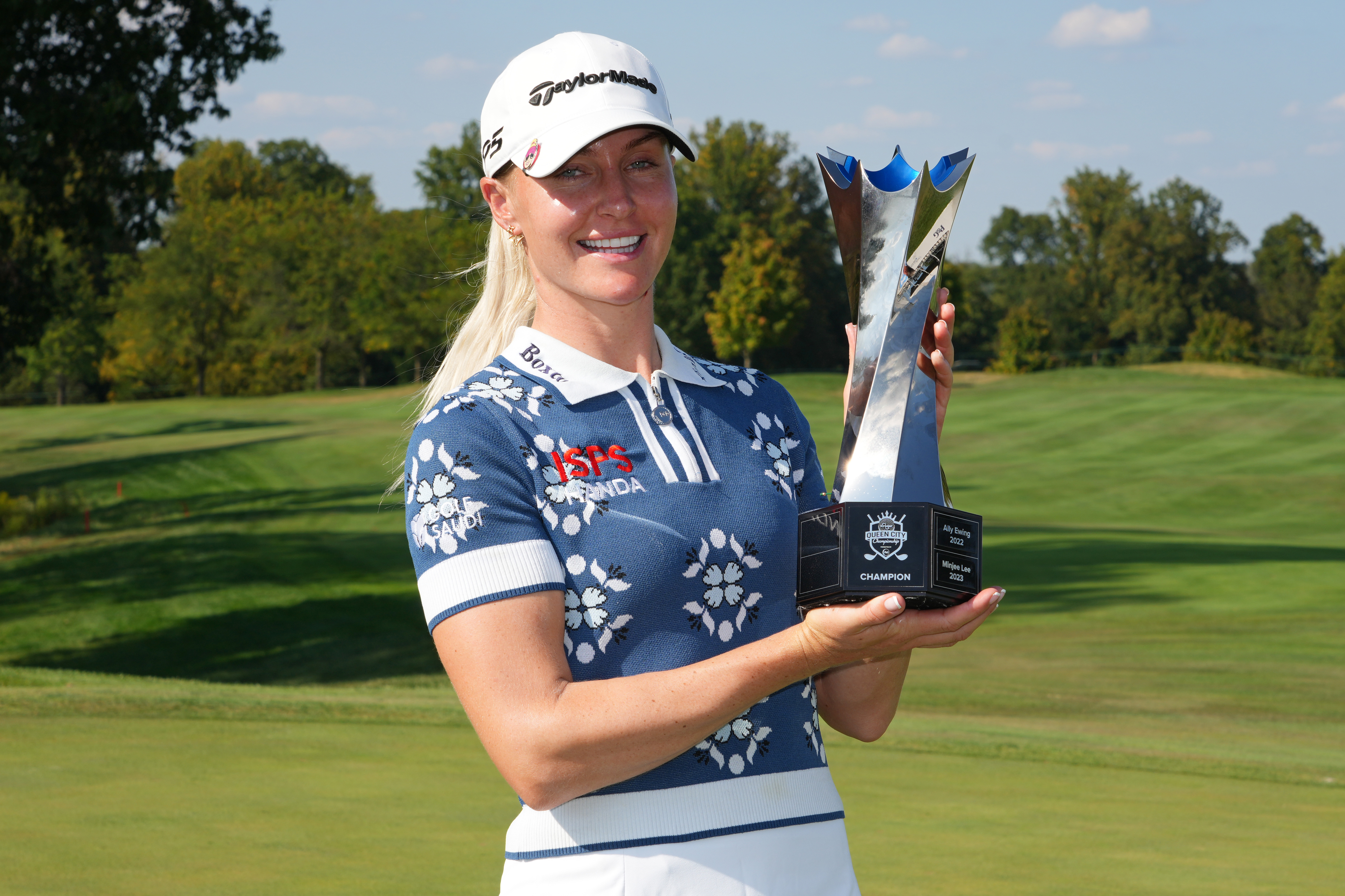 Charley Hull poses with the Kroger Queen City Championship trophy