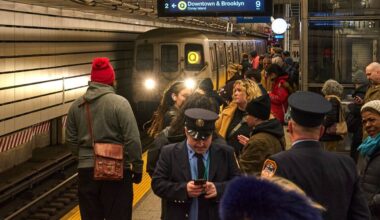 NYC should expand half-price subway and bus fares: watchdog