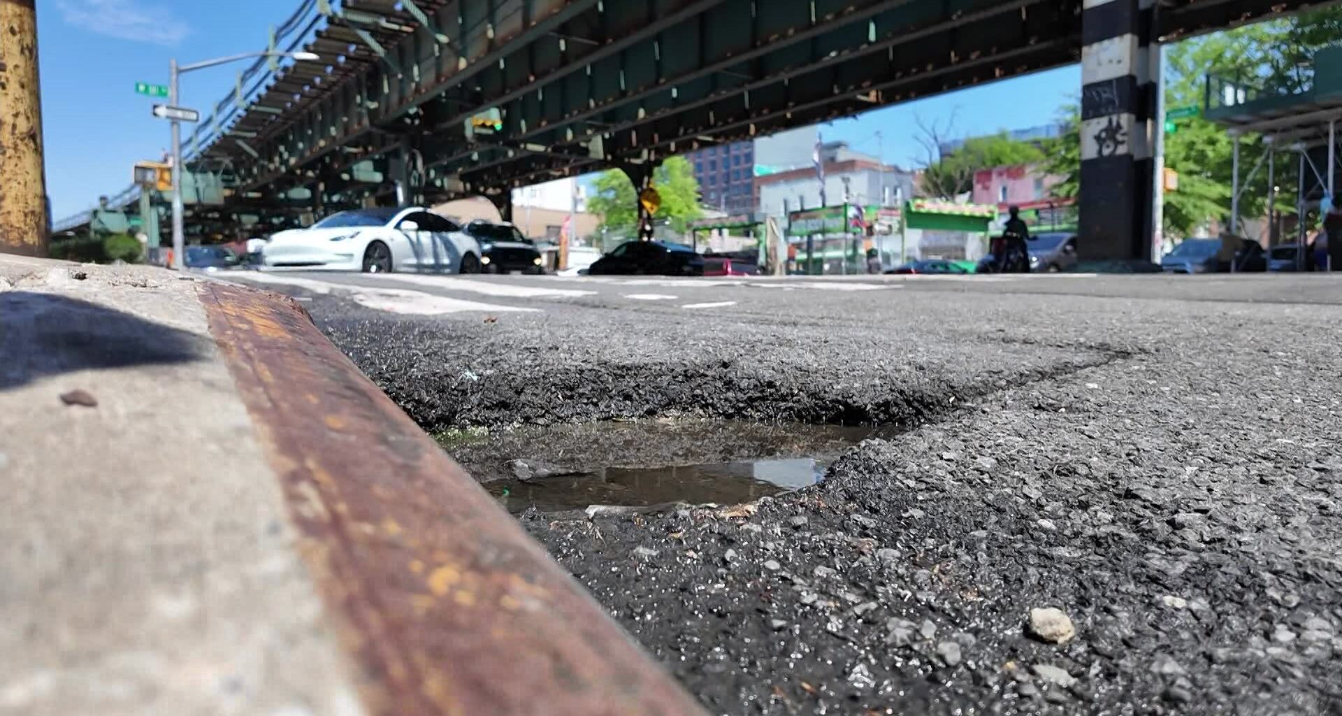 News 12 | Bronx | Neighbors Call On City Leaders To Fix Major Pothole Problem On Jerome Avenue