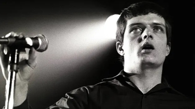 Ian Curtis performing live onstage in 1980. (Rob Verhorst/Redferns)