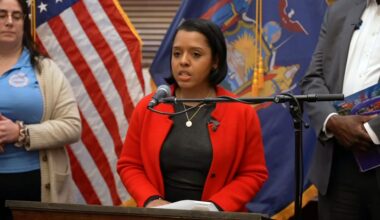 albany mayor dorcey applyrs talks at a podium