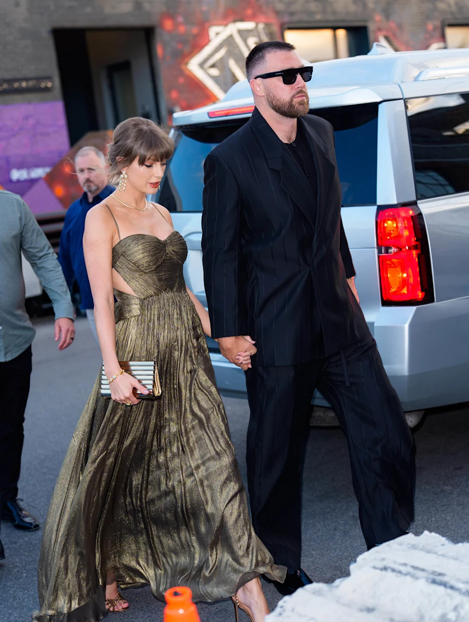 The “Bad Blood” singer and the Kansas City Chiefs star arrived hand in hand at Honey’s cocktail bar in Brooklyn on Saturday (as seen above). GC Images