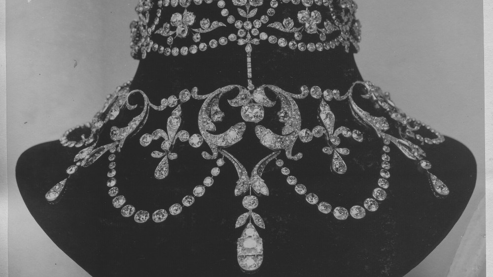 An archive image of Marie Louise Mackay's special order dog-collar necklace with plastron, diamonds, special order from 1899
