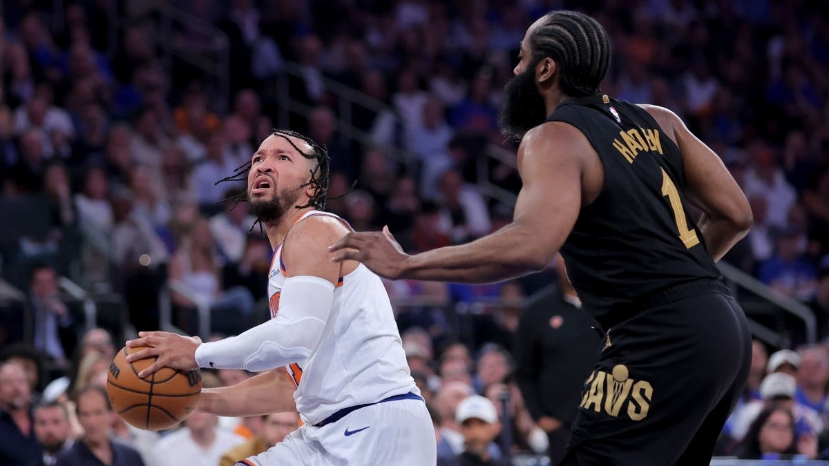 New York Knicks PG Jalen Brunson drives to the paint on Cleveland Cavaliers PG James Harden during Game 1 of the 2026 Eastern Conference Finals at Madison Square Garden.