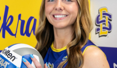 SDSU women’s basketball star Brooklyn Meyer making switch to volleyball ahead of upcoming season