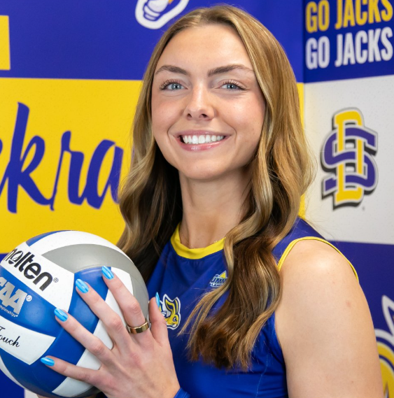 SDSU women’s basketball star Brooklyn Meyer making switch to volleyball ahead of upcoming season
