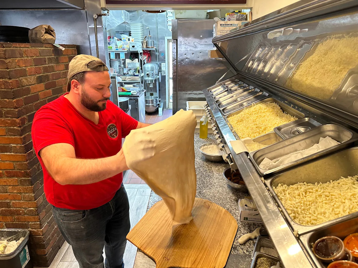 A proposed additive ban could change New York’s pizza and bagels, some say for the better