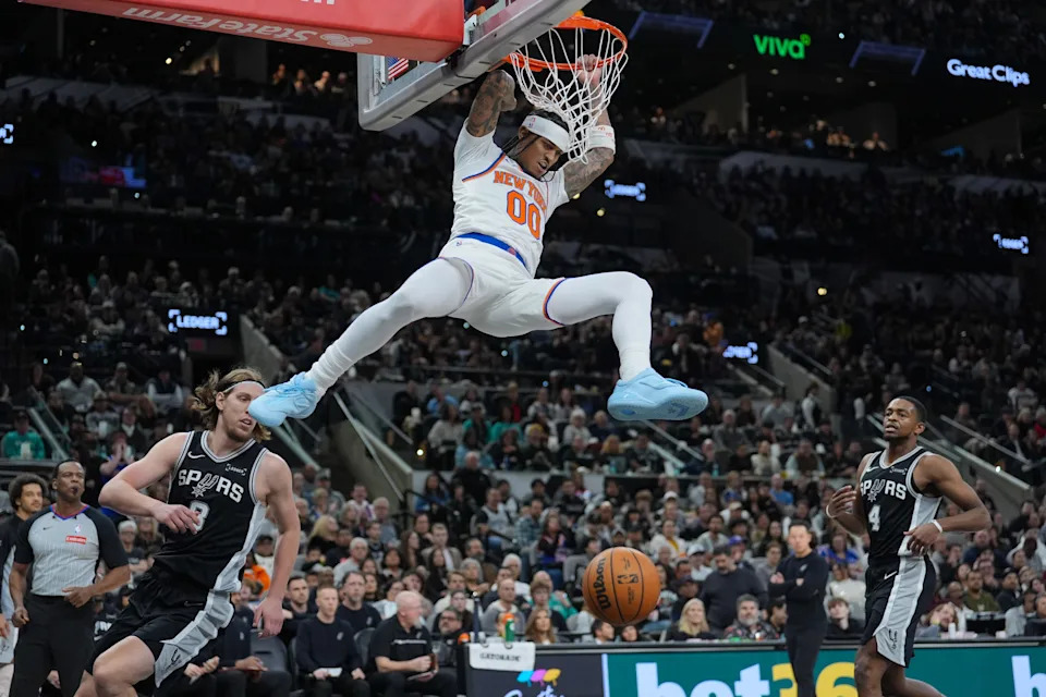 New York Knicks guard Jordan Clarkson (00) dunks in front of San Antonio Spurs forward Kelly Olynyk (8) and guard De'Aaron Fox (4).