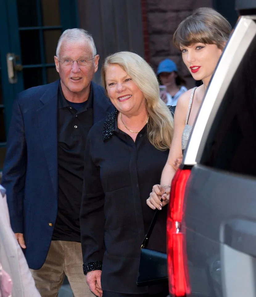 Scott Swift, Andrea Swift and Taylor Swift in New York City on May 11, 2026Credit: Tatiana / ASPN / T.JACKSON / JosiahW / BACKGRID