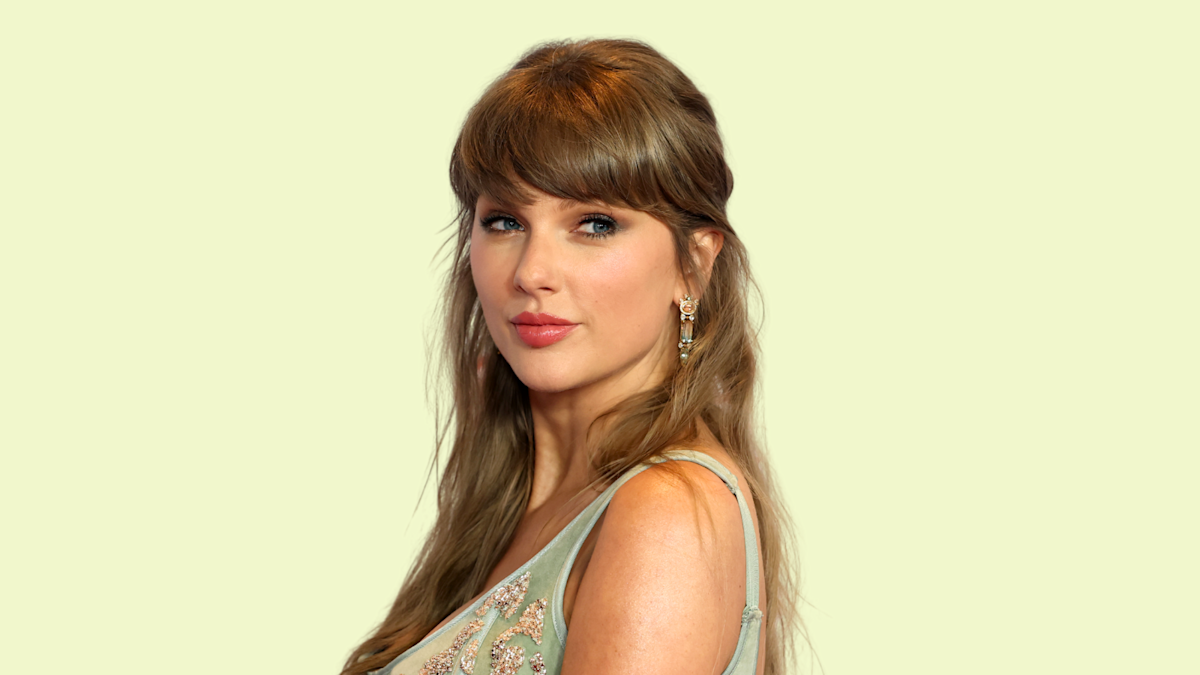 Taylor Swift stepped out in a breezy sundress for dinner in NYC — copy her look