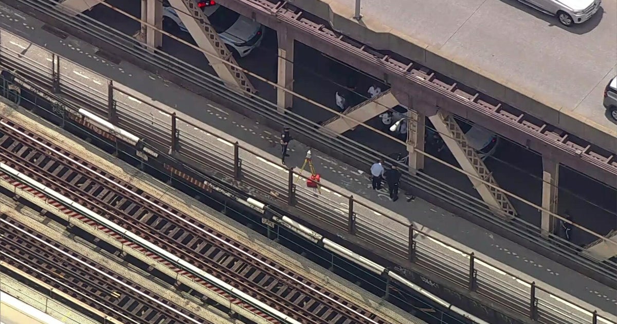 2 killed when scooter, bicycle crash in Queensboro Bridge bike lane