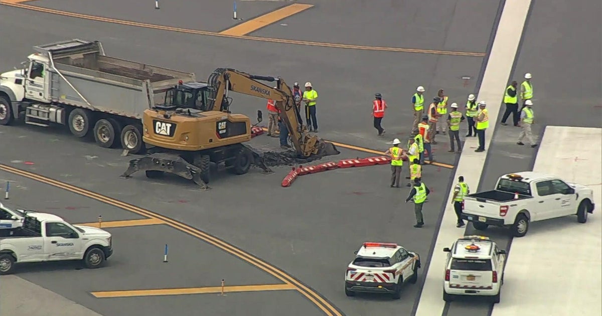 Sinkhole at LaGuardia Airport forces runway to shut down