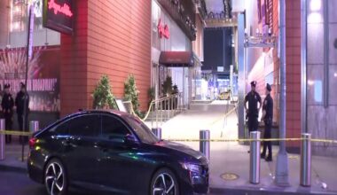 Stabbing in Times Square leaves 1 dead as NYPD looks for suspects