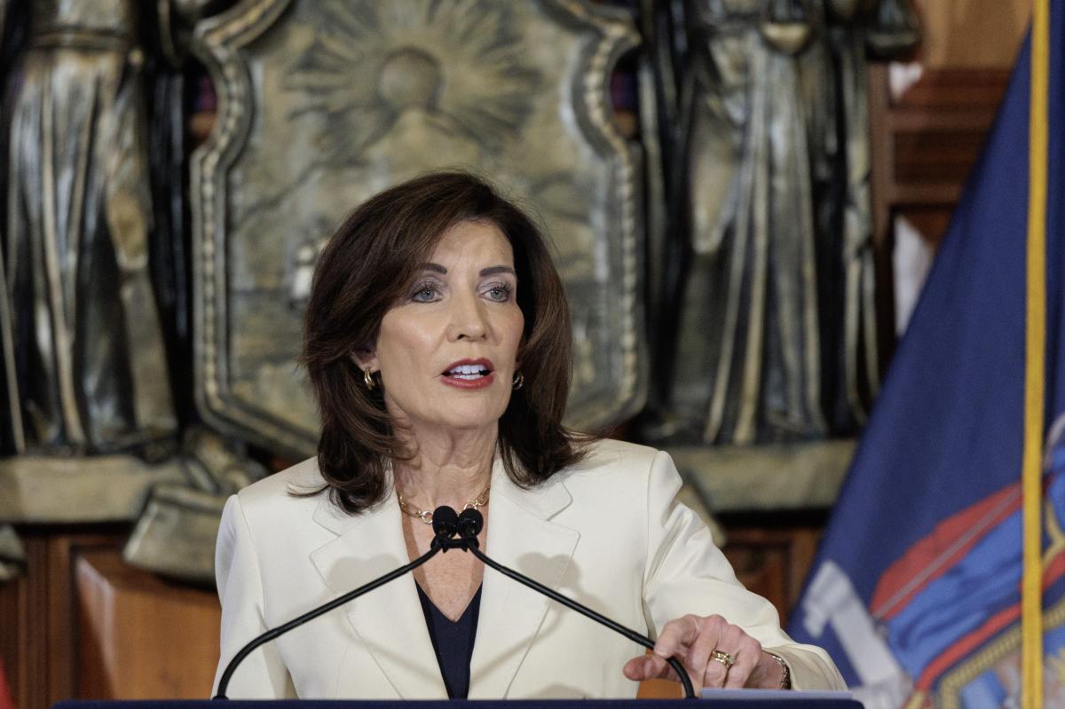 Kathy Hochul's great school-choice promise comes with fingers crossed