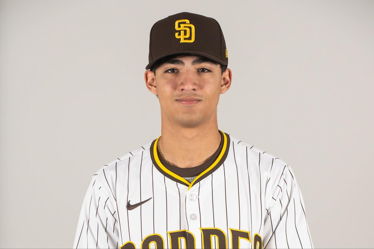 Padres' Humberto Cruz self-deports after pleading guilty to human smuggling charge