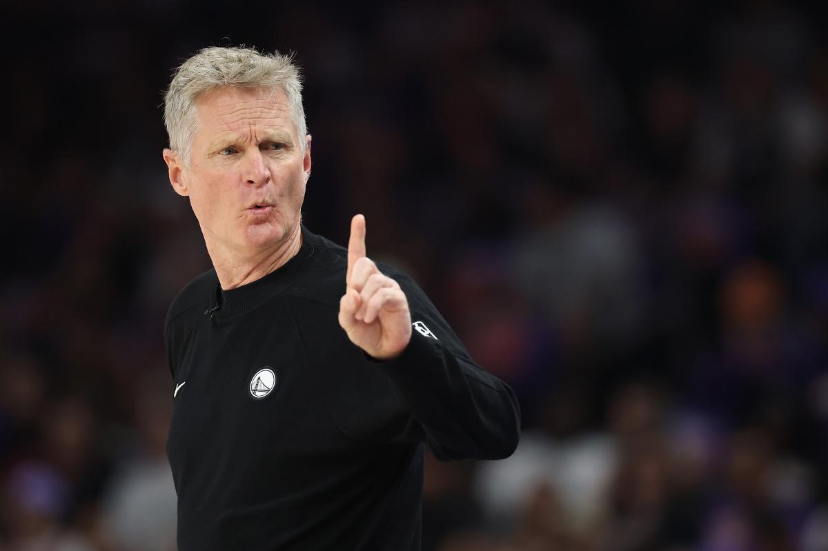 Steve Kerr signs two-year deal to remain as Warriors head coach