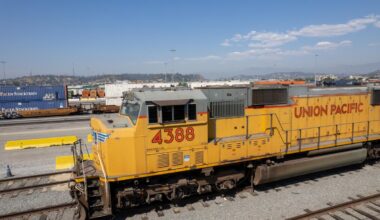 6 people found dead inside Texas railroad boxcar