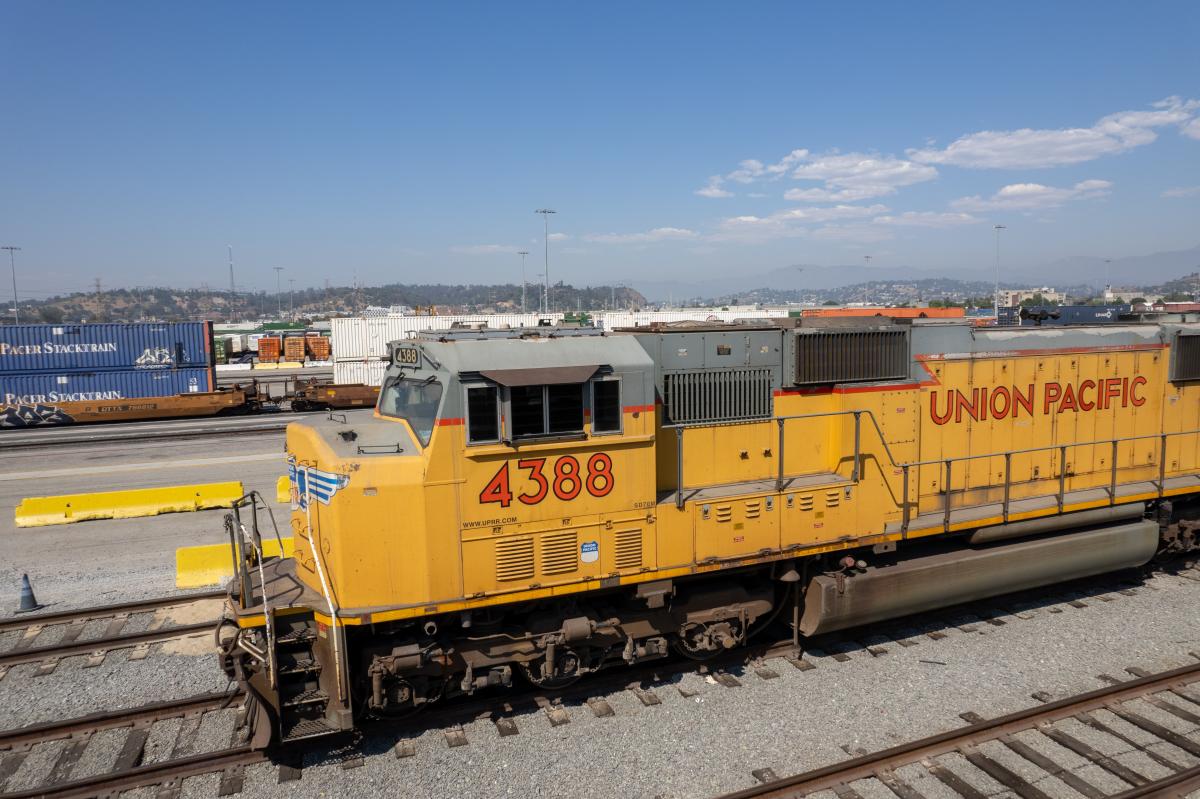 6 people found dead inside Texas railroad boxcar