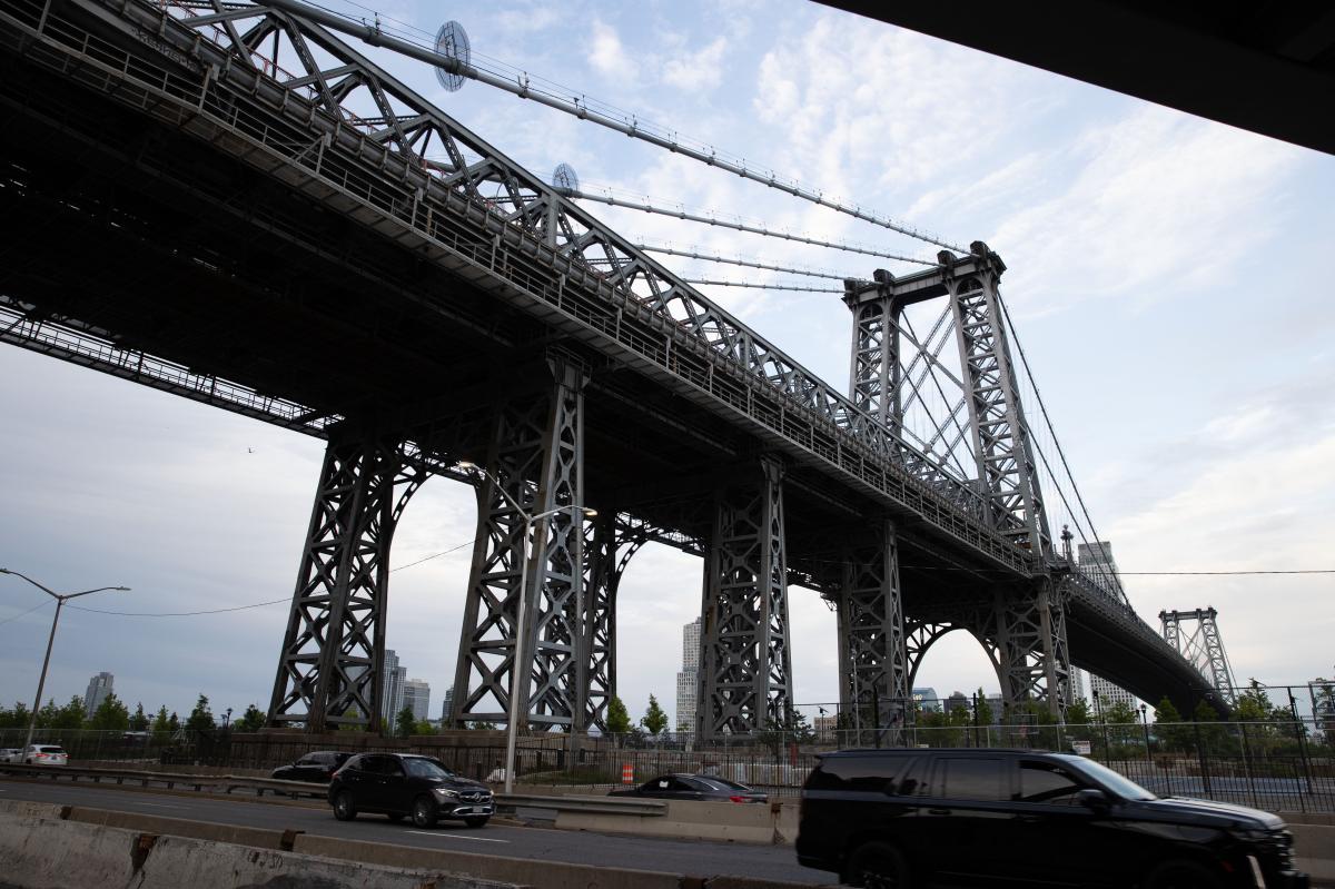 NYC subway surfing stunt leaves teen dead, another critical at Williamsburg Bridge