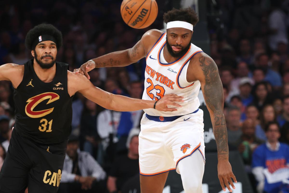 Mitchell Robinson suffers broken pinky in big Knicks NBA Finals worry