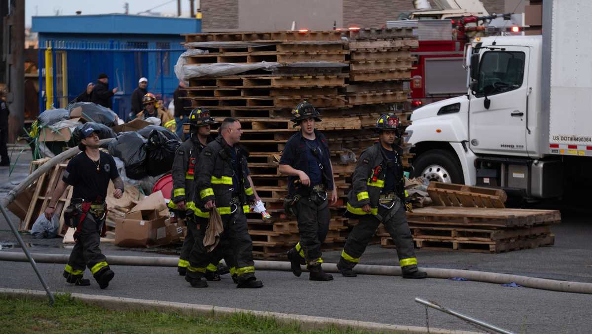 Explosion at Staten Island shipyard kills 1, injures 36