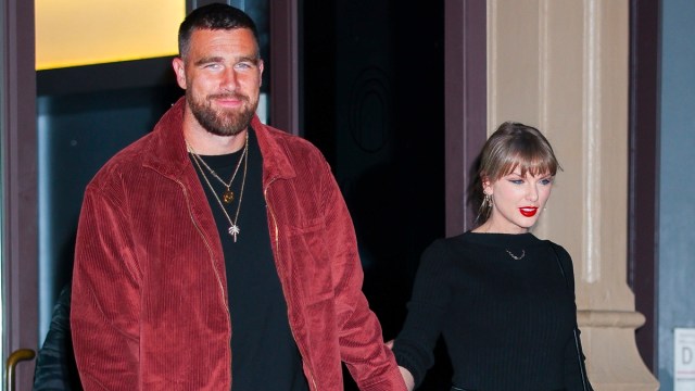 Taylor Swift Enjoys Family Dinner in NYC Without Travis Kelce