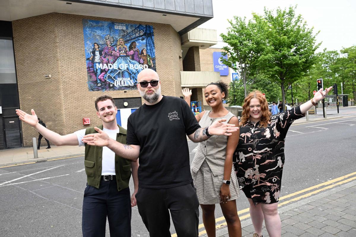 New mural celebrating the Smoggie Queens unveiled in North East town centre