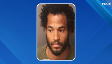 Former NYC school worker accused of kissing student, 14, on bus: NYPD