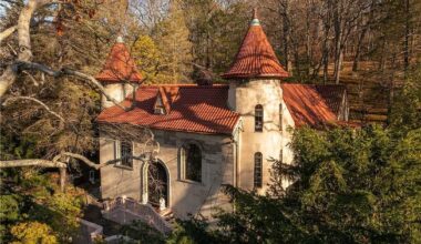 Explore Villa Keen, the historic 'Cinderella Castle' in Irvington, New York, with celebrity ties. Image: Zillow