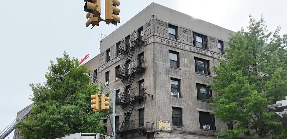 News 12 | Bronx | 1 Year Old Boy Killed 2 Children Critically Injured In Bainbridge Avenue Blaze