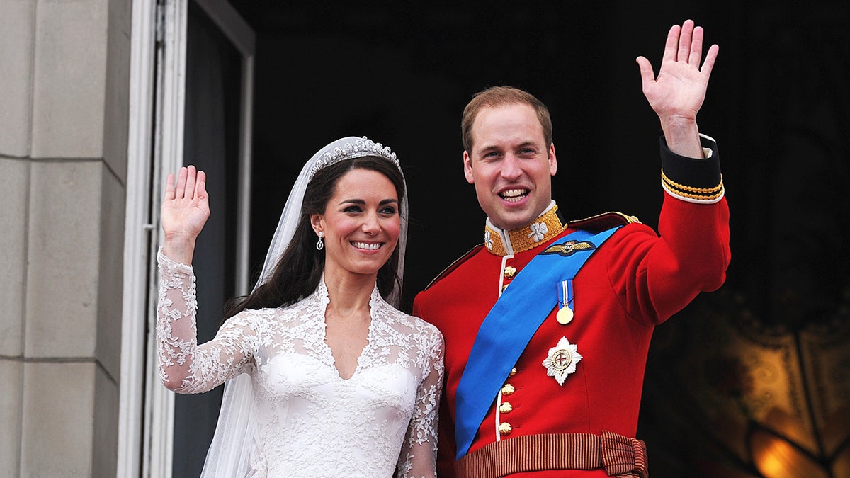 Prince William and Catherine, Duchess of Cambridge, waving from Buckingham Palace balcony